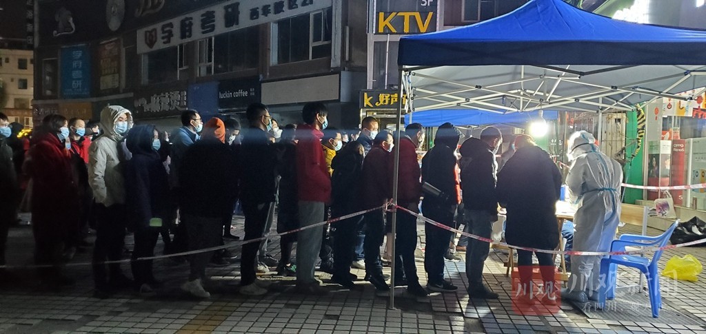 直击郫都最暖寒夜：这些身影让人泪目