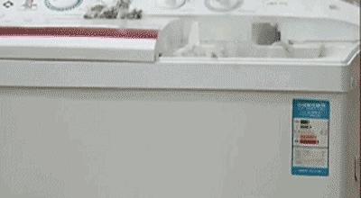 羽绒服可以用洗衣机甩干会爆炸吗,羽绒服洗衣机洗爆炸怎么补