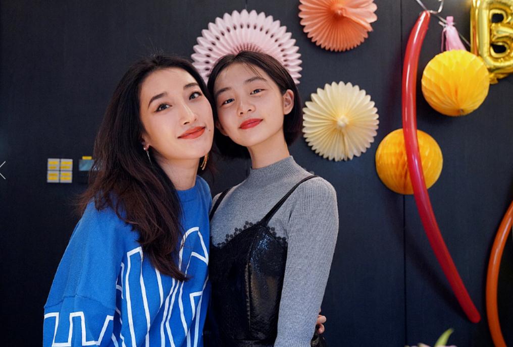 贝克汉姆小七胖了一圈,贝克汉姆小七一岁时全家照