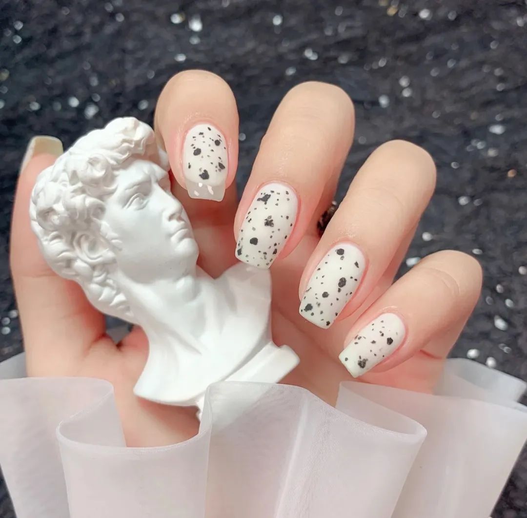 简单款美甲显手白高贵冬天,这100款秋冬美甲也太好看了吧