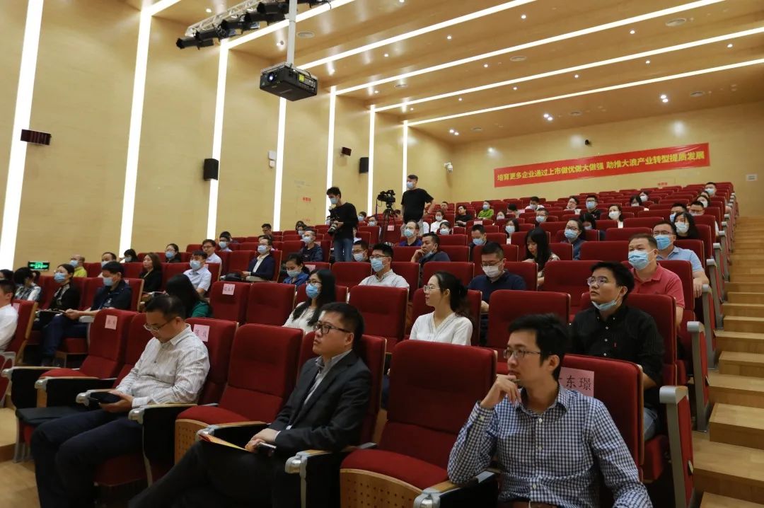 大浪街道拍了拍“你”，并递上2020成绩单