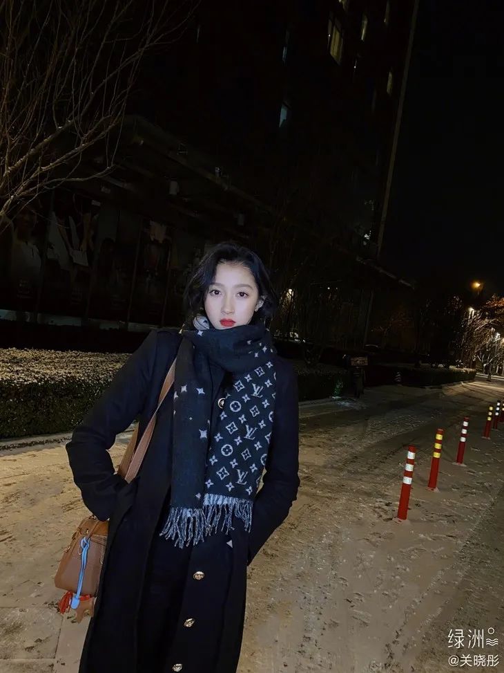 配饰狂|程潇的大牌围巾，logo特大但不显老