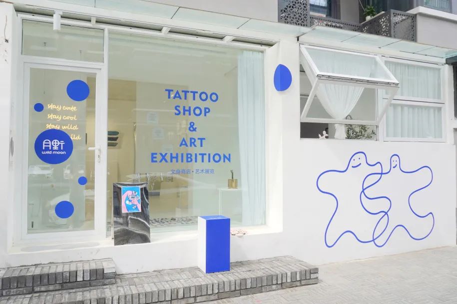 你家楼下的免费展览空间，晒着暖烘烘的太阳散步去吧