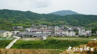 村村寨寨换新颜,山村换新颜照片