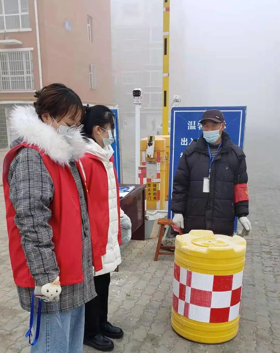 慰问卡点一线疫情防控志愿者简报,欢送疫情防控卡点志愿者