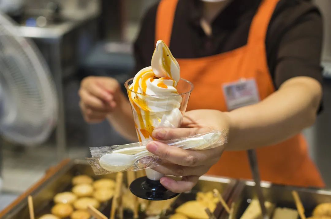 胶水粘的牛排,10块钱一块的圆形牛排