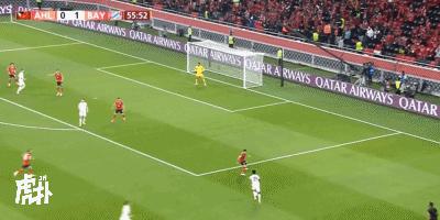 拜仁大胜巴萨莱万,莱万破门拜仁客场1-0领先