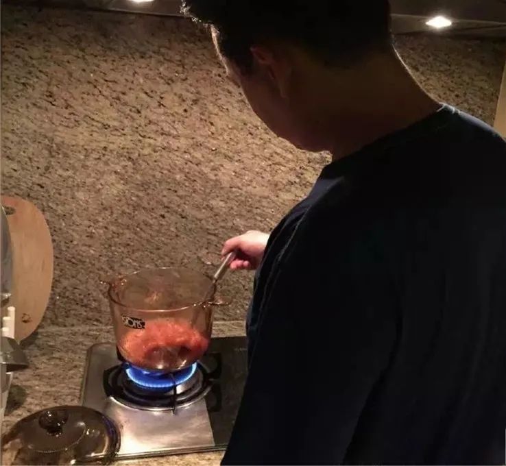 今天骨折价！快把这款黄磊、佟大为都在用的“锅中皇后”搬回家↘