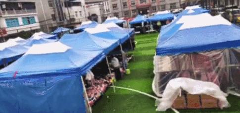 足球场变赶集场，“物尽其用”用错了方向|新京报快评