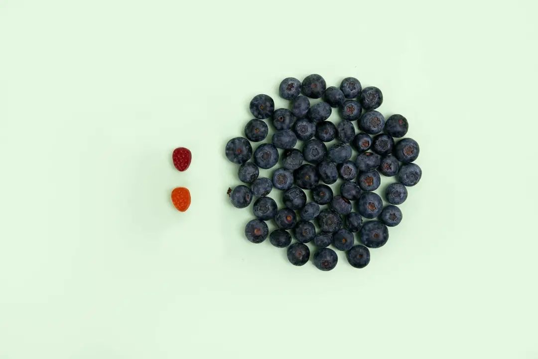 一颗帮你轻松入睡的软糖,一颗可以让人开心的糖