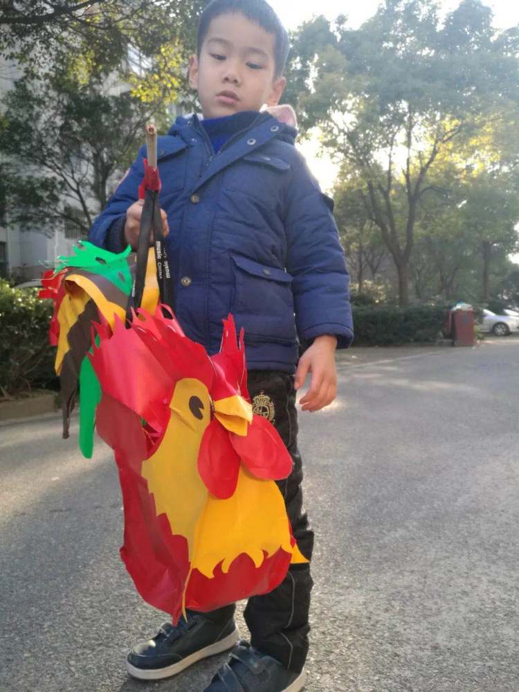 这位崇明妈妈每年给孩子做一个手工元宵灯笼！8个生肖造型灯笼，孩子拎着拎着就长大了