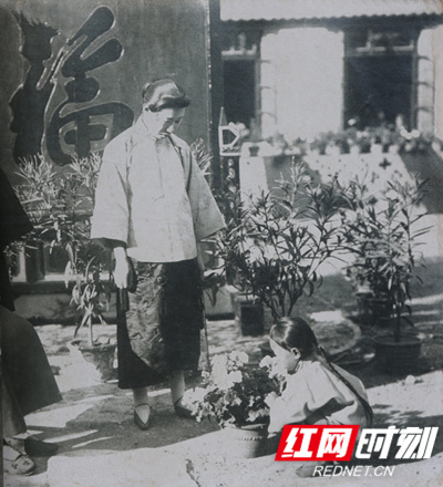 让色彩照进百年历史丨百年抗争：致敬了不起的她