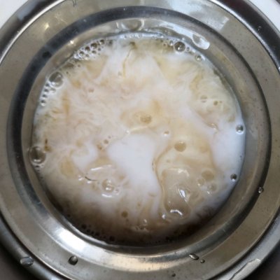 春日甜品制作教程草莓蛋奶布丁,自制软嫩q弹的草莓布丁