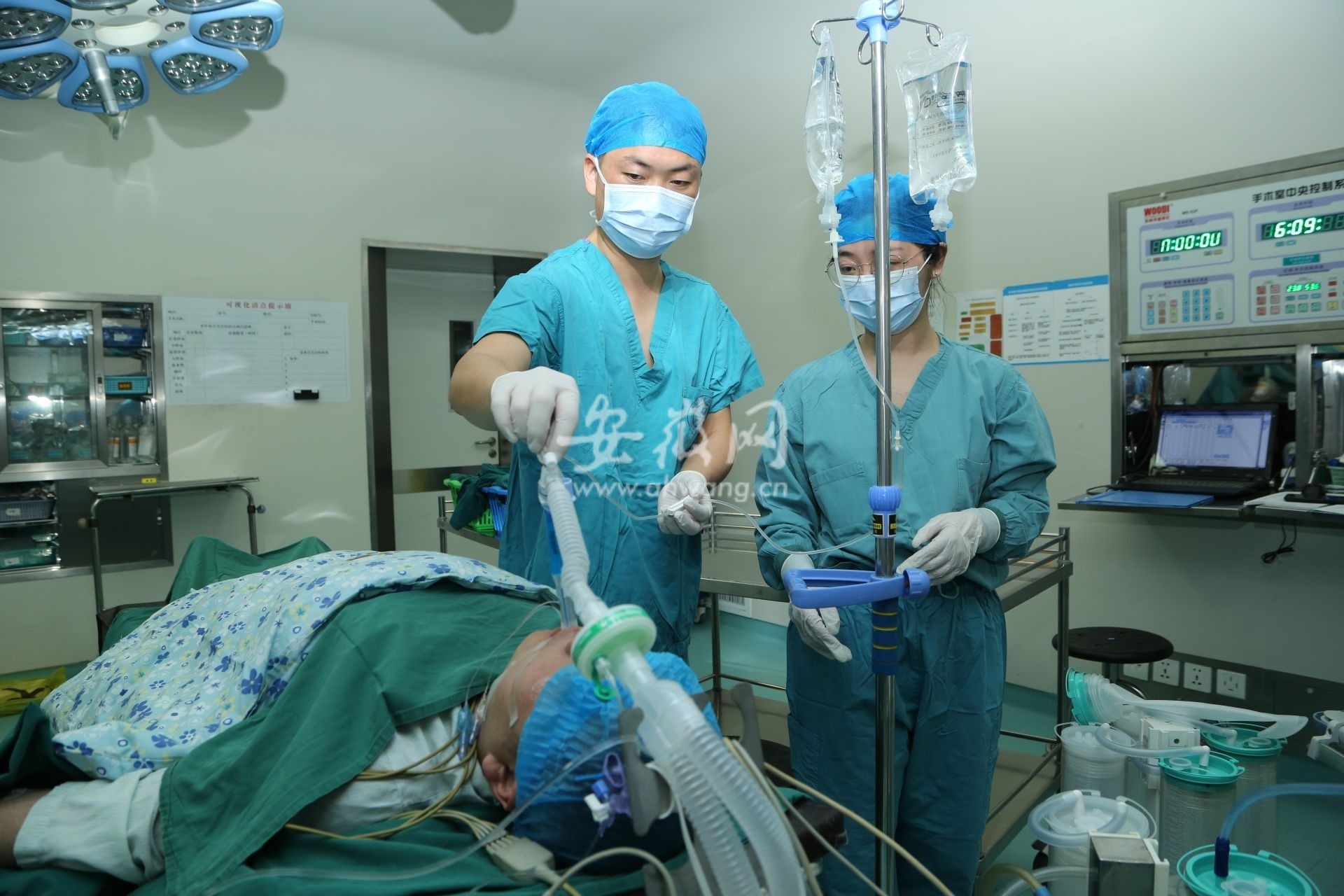 肺里洗出23瓶“牛奶”,肺里吸出牛奶