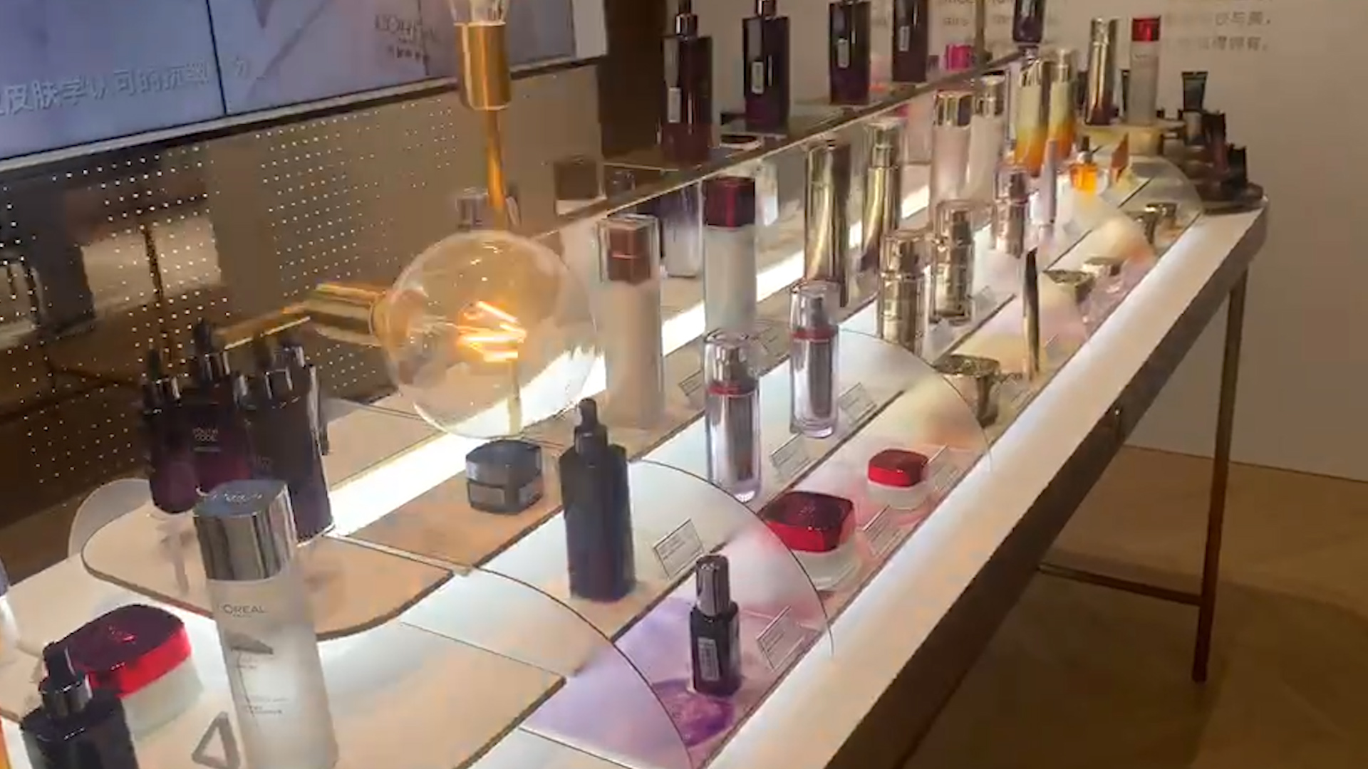 视频｜第二届五五购物节：新品牌、新科技、新体验，巴黎欧莱雅全球首家旗舰店亮相南京路步行街