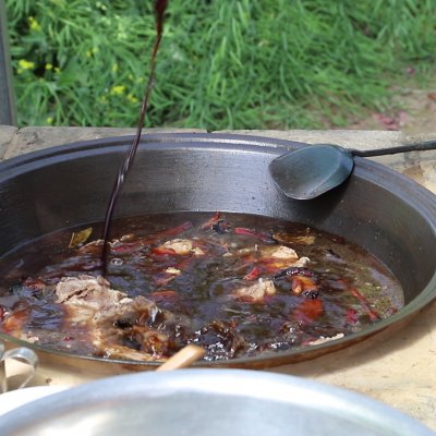 酱大骨用铁锅炖一般要炖多久,正宗铁锅炖酱骨
