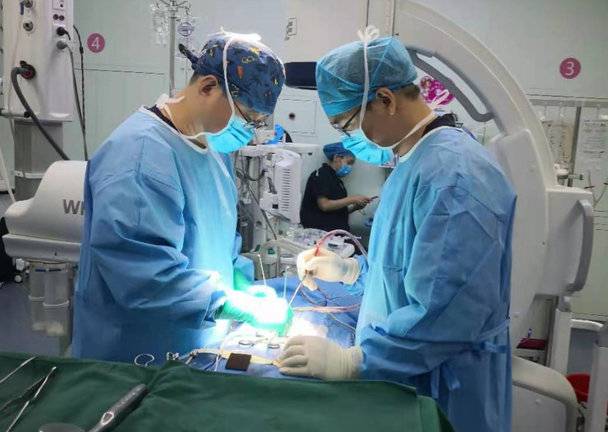 十四岁左侧腰部疼痛是怎么回事,十四岁孩子腰困怎么回事