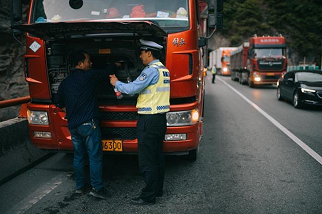 高速交警辅警的一天,高速交警上班的一天