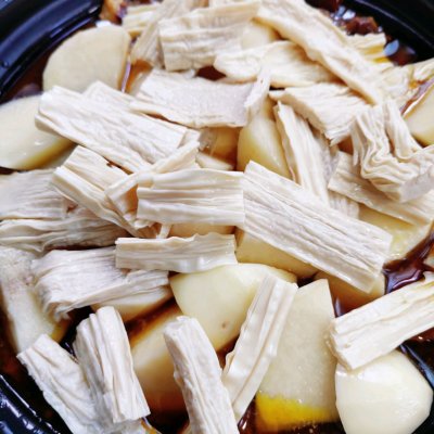 牛筋头巴脑怎样做好吃又软烂,筋头巴脑一锅香所需食材