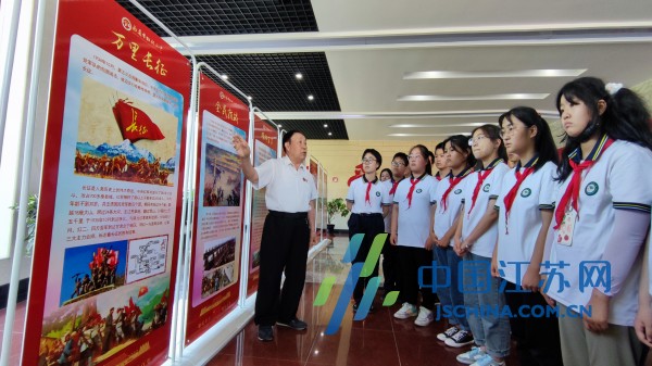 社区开展学党史感党恩专题党课,基层党支部学习新党章活动