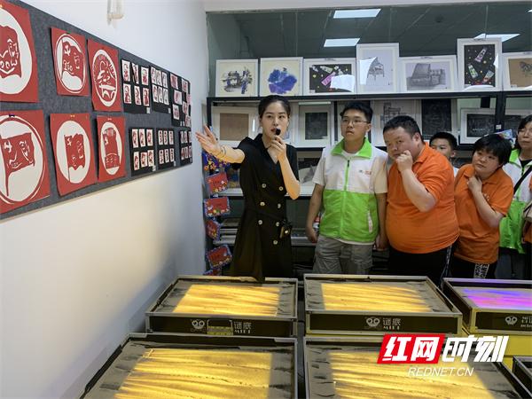 新时代文明实践耀武陵｜白马湖街道用沙画拓展*党**史学习教育