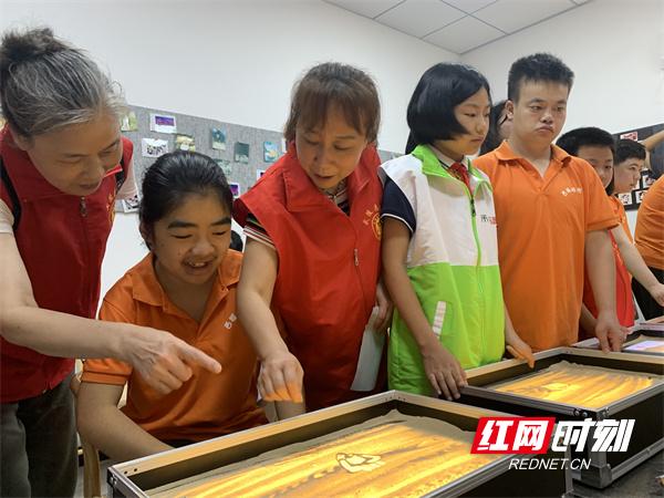 新时代文明实践耀武陵｜白马湖街道用沙画拓展*党**史学习教育