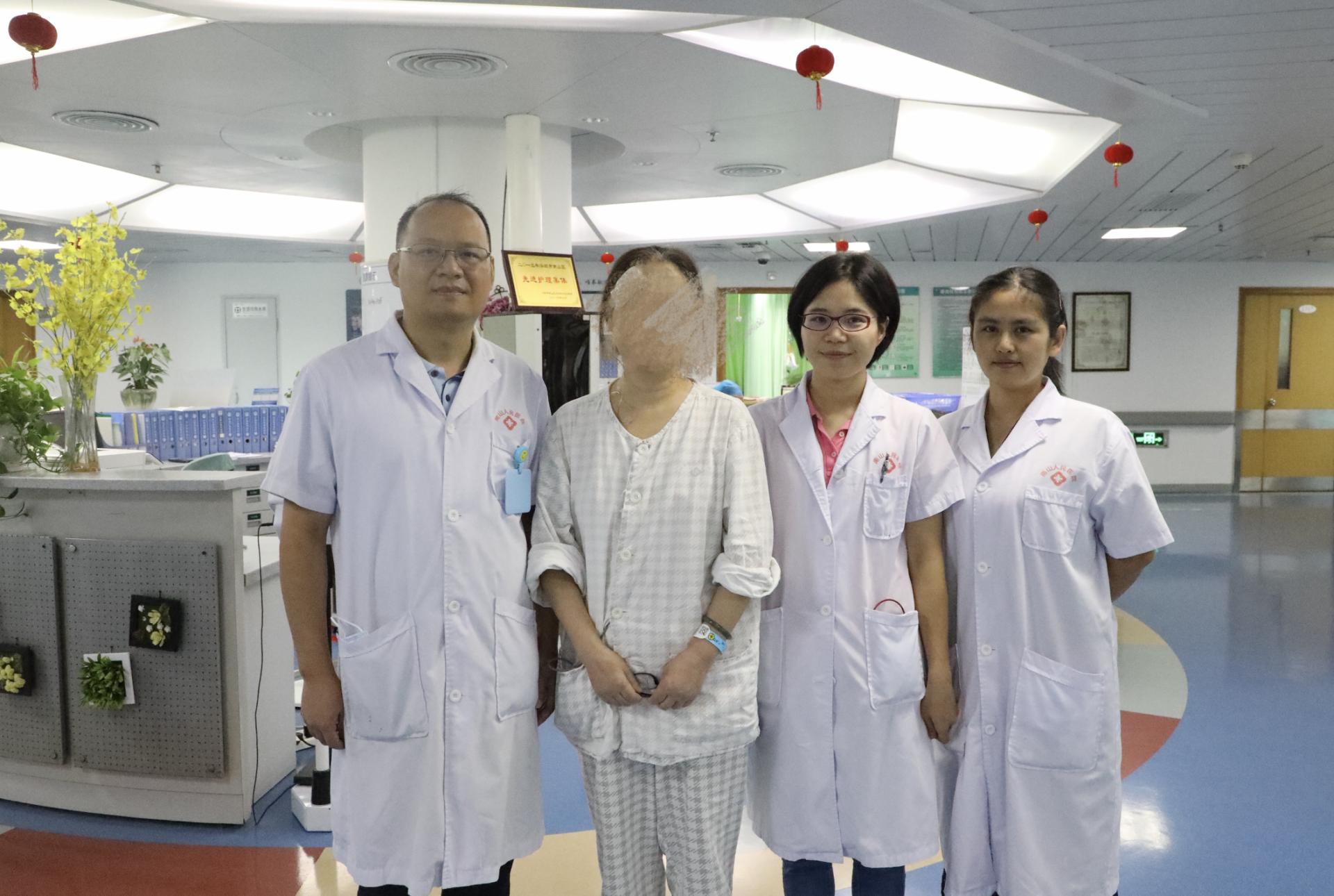 “蛇”爬到脸上，六旬阿姨痛得满地打滚协和深圳医院用“电”精准除痛