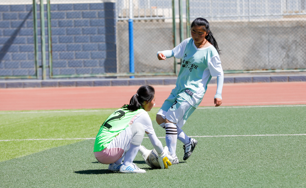 足球赛场上的感动瞬间,足球赛场感动视频