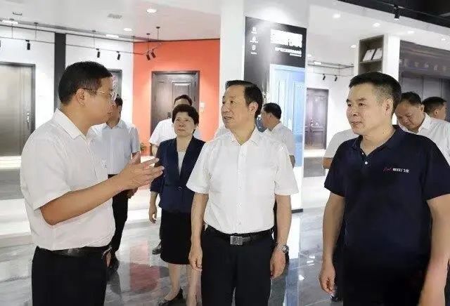 向着工业城出发,向社会主义工业化迈进