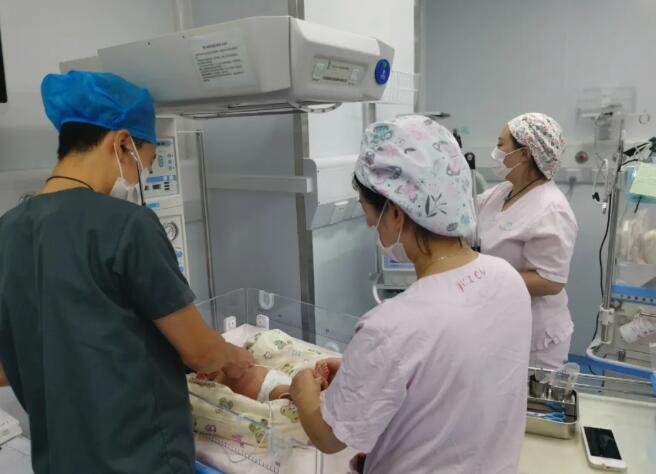 2月宝宝得重症肺炎,2月大婴儿得了肺炎怎么治疗