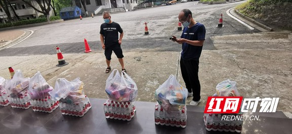 疫情最美逆行者外卖员,疫情期间最美餐饮人员送餐
