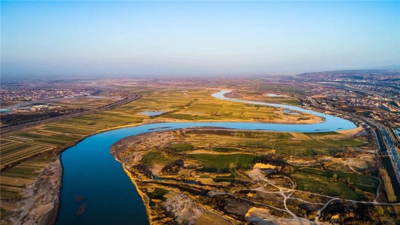 西安经开三小导游词,泾河新城第一中学导游词