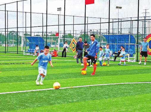 曲靖8人制足球场,曲靖足球场建在哪里