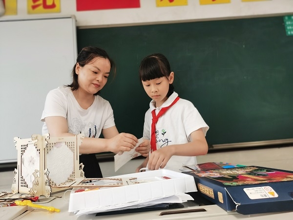 小学中秋节制作花灯主题活动,巧手花灯迎中秋