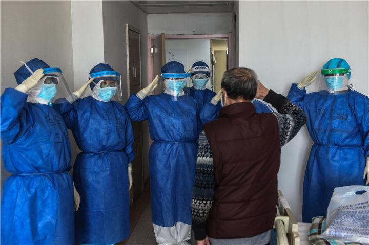 新华时评疫情防控非常精细,疫情期间人民至上生命至上的看法