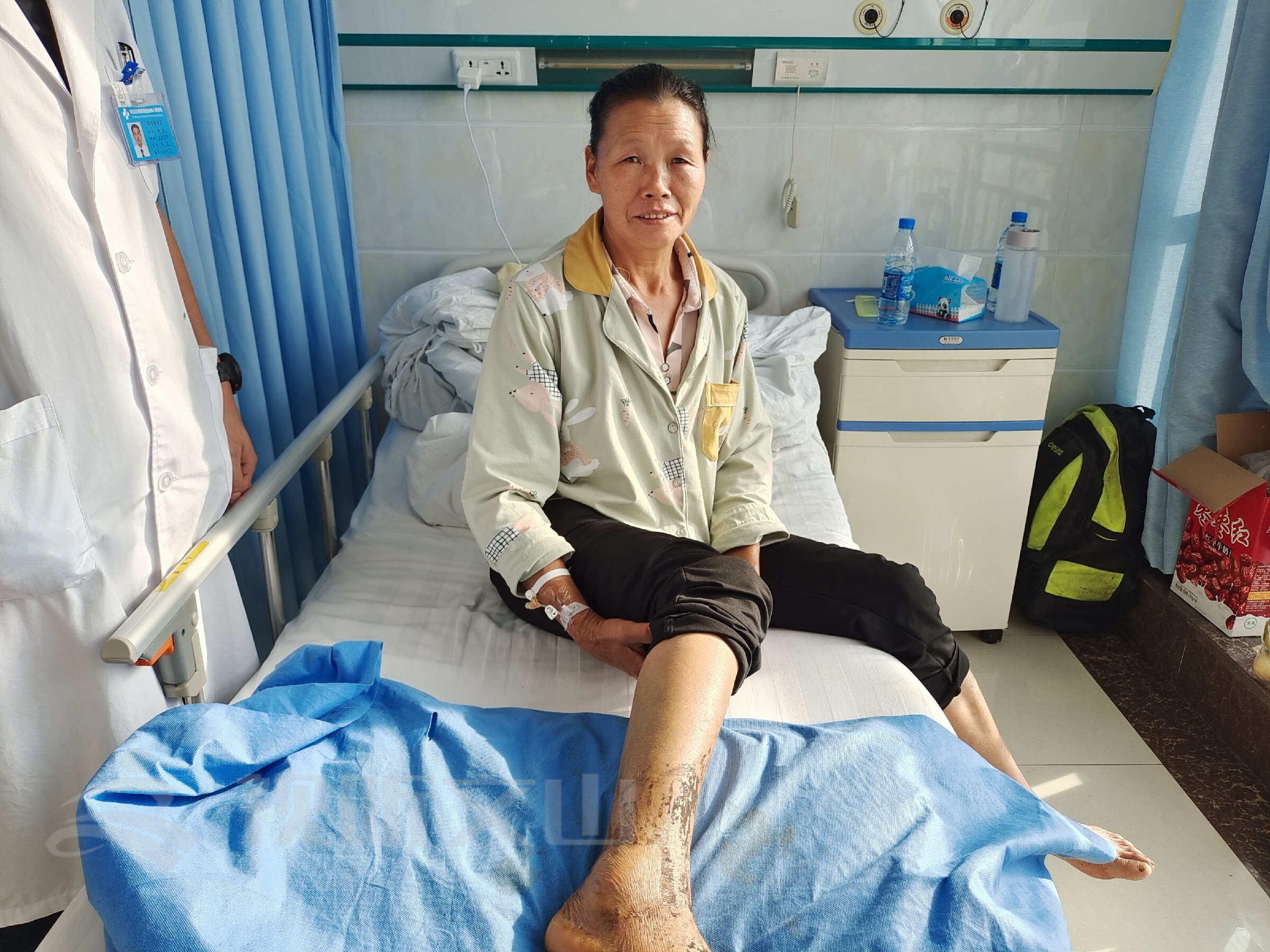 在野外被蛇咬自救,户外被蛇咬伤急求办法