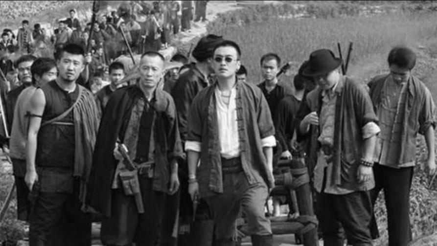 1953年，贵州女匪首被捕，参谋长询问主席意见，毛主席：放了她吧