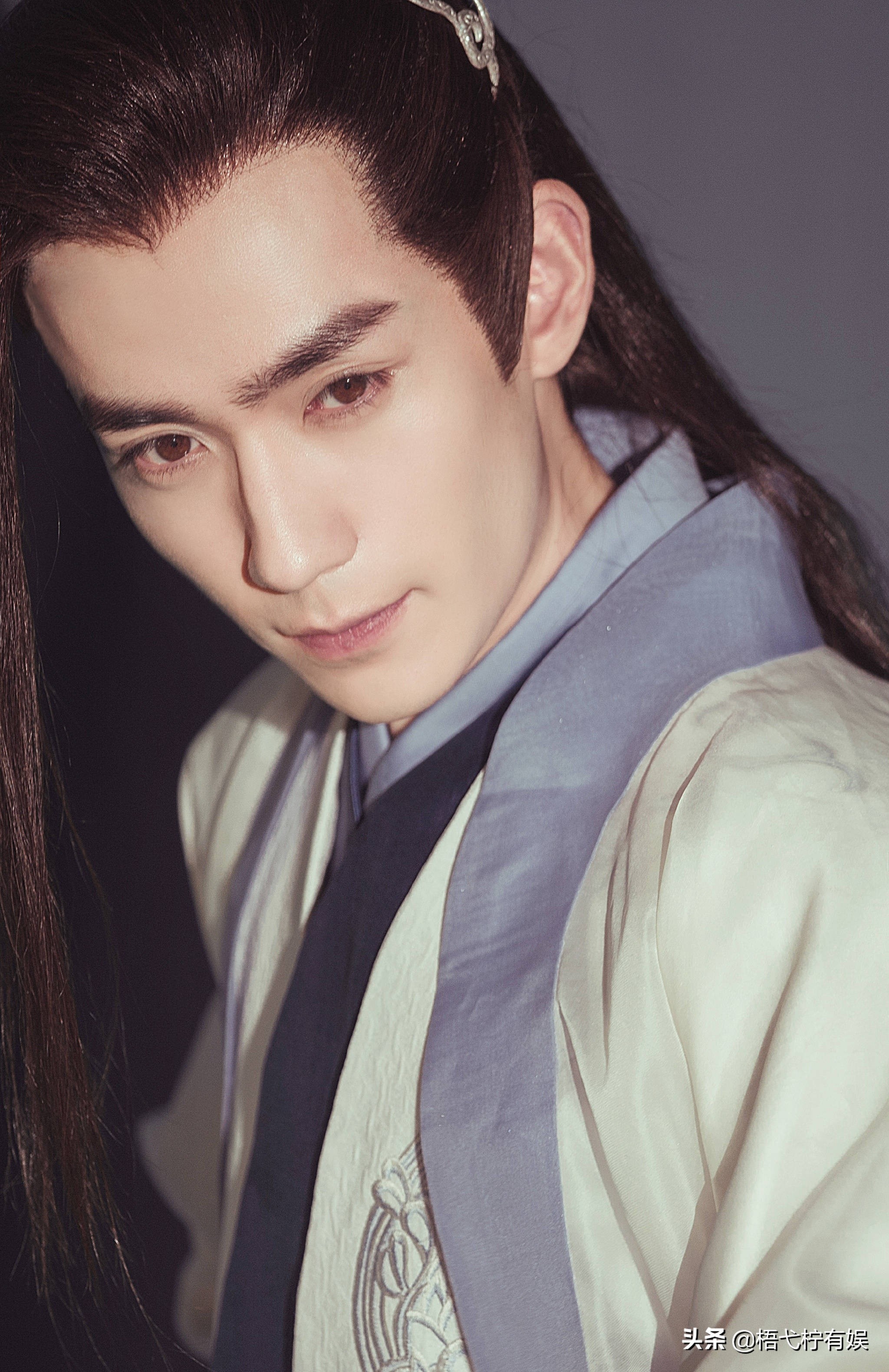 朱一龙获最受关注度演员,眉眼好看的男明星朱一龙