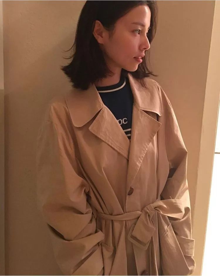 这个春天的美丽穿搭,韩系小姐姐中长款风衣搭配