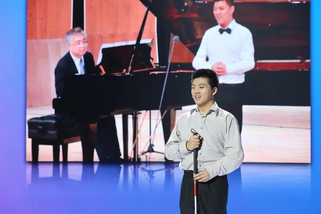 世界在“摇晃”，大国对抗重回荒蛮？面前两条路，中国做出了抉择