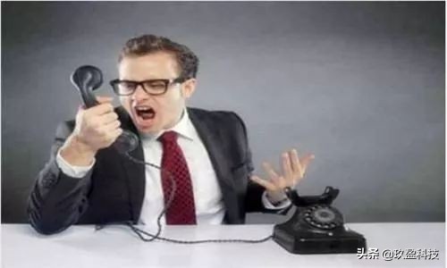 信用卡逾期多久才会拉入黑名单,信用卡逾期多久会上征信黑名单