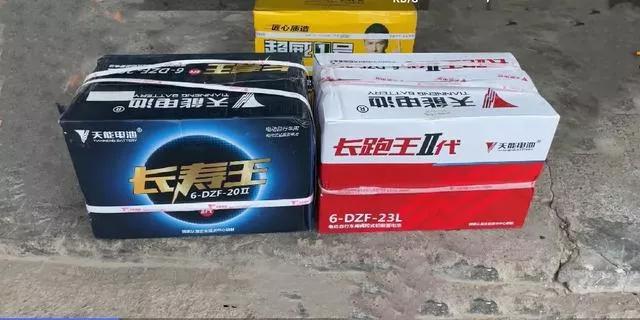 电动车装4块电池好还是5块电池好,电动车换电池怎样选到原装电池