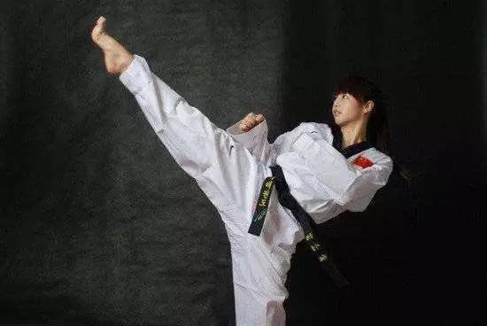 孩子瘦弱适合学武术吗,小孩内向学跆拳道有帮助吗