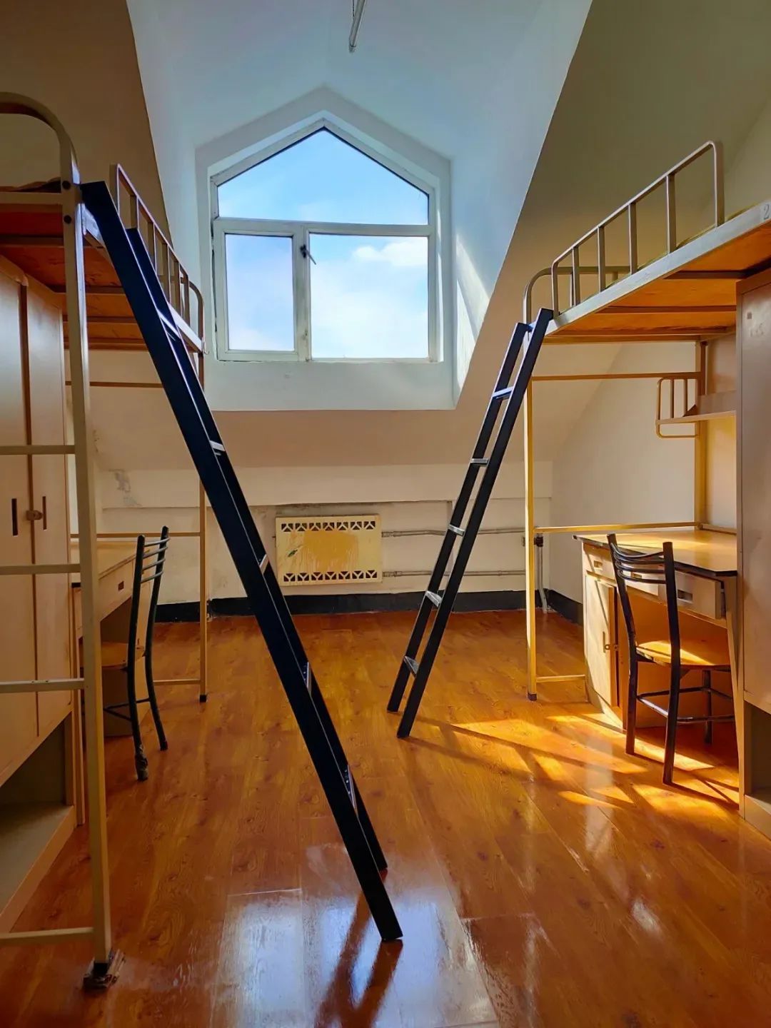 好的大学和差的大学宿舍条件,中国大学宿舍环境最好的学校