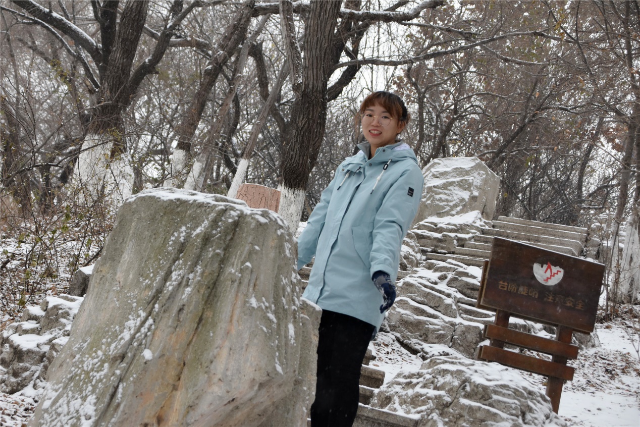 冲锋衣tnf好还是discovery好,保暖又轻薄的户外冲锋衣