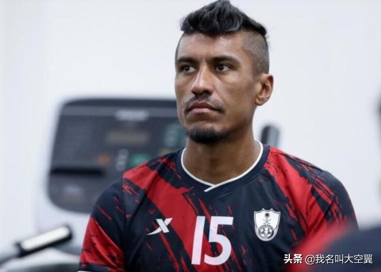 保利尼奥解约后评价恒大,终于明白为什么曼联闷平曼城