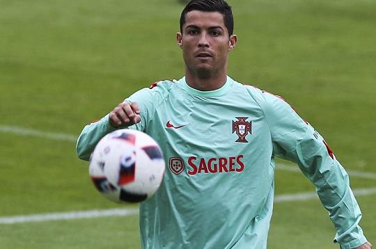 欧足联澄清欧联判罚,欧国联判点球视频