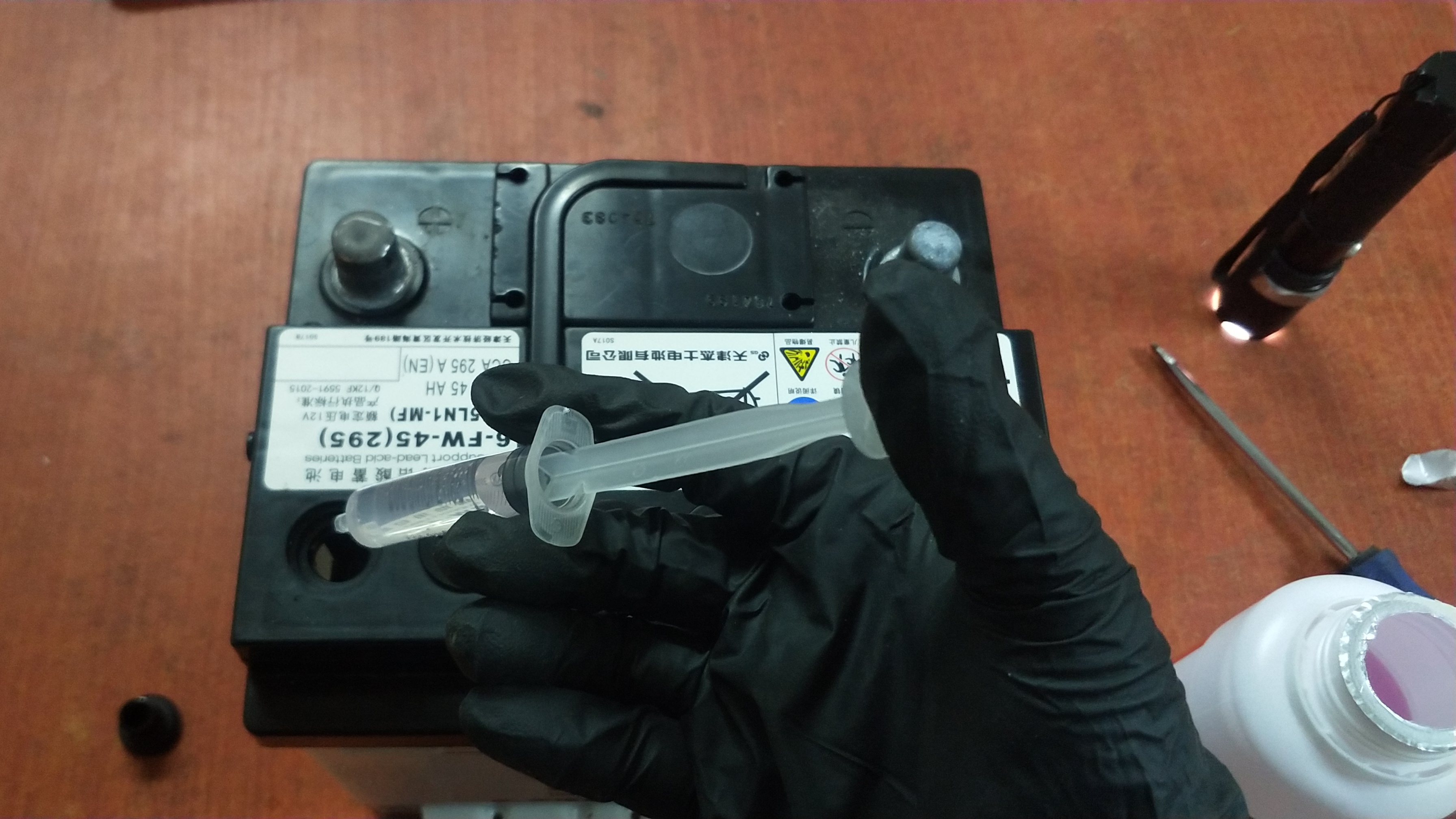 卡罗拉双擎亏电车门打不开怎么办,卡罗拉双擎电池亏电后怎么解决