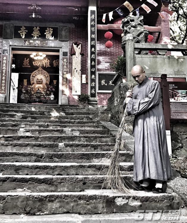 人生导师乐嘉为什么最后沦落出家,乐嘉为什么沦落街头卖艺