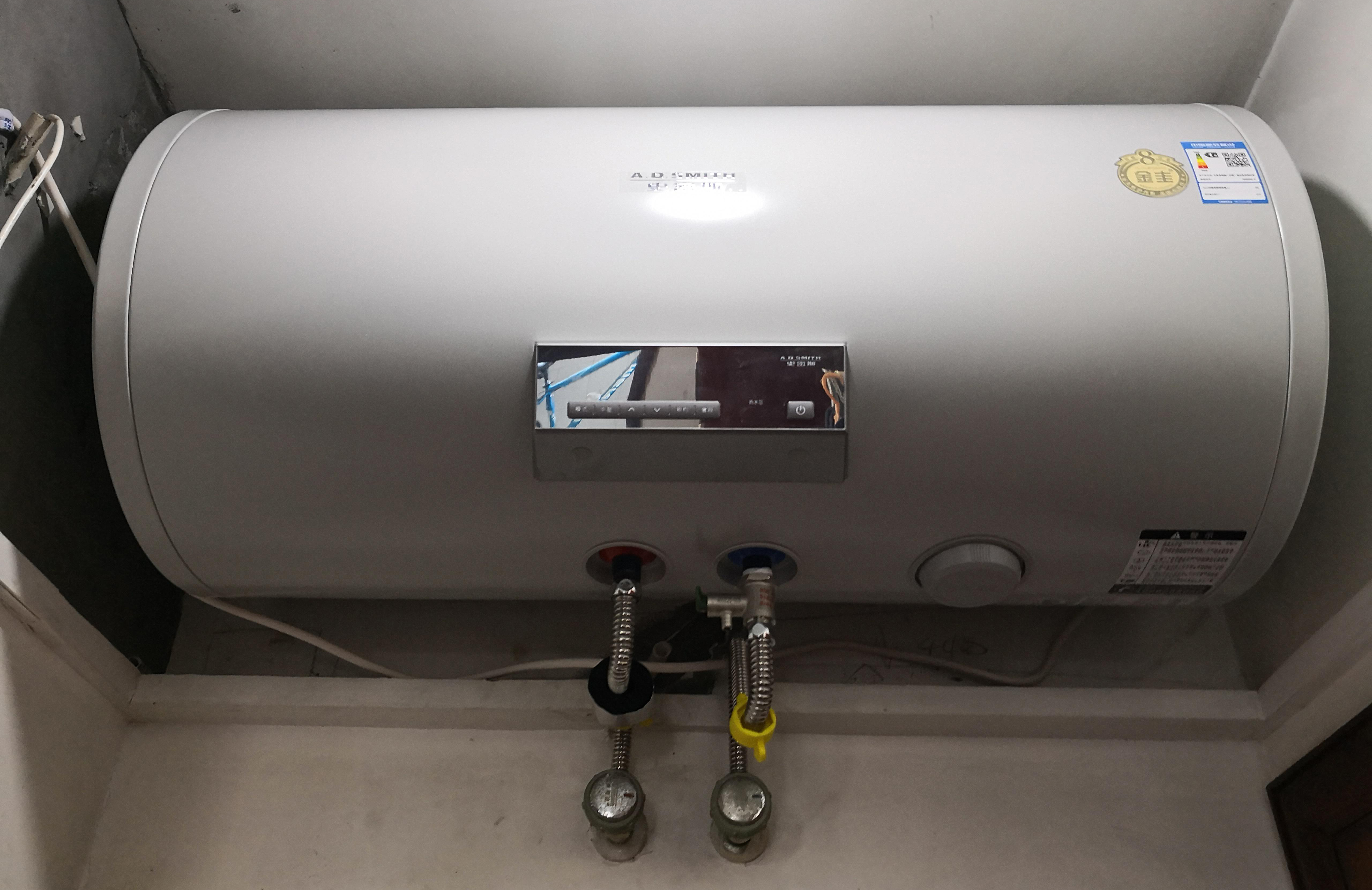 电热水器和燃气热水器选什么好,电热水器好还是燃气热水器更好